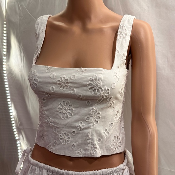 New NWT Helsa Eyelet Corset Top in Antique White revolve - Picture 4 of 5